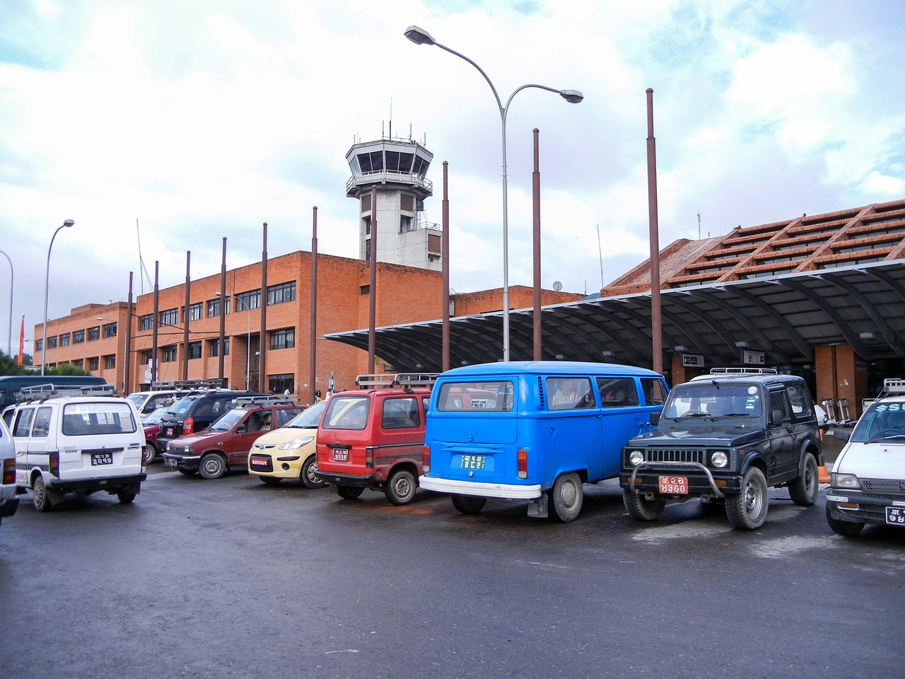 野外生存新能源车，探索自然，野外生存新能源车引领绿色出行新潮流